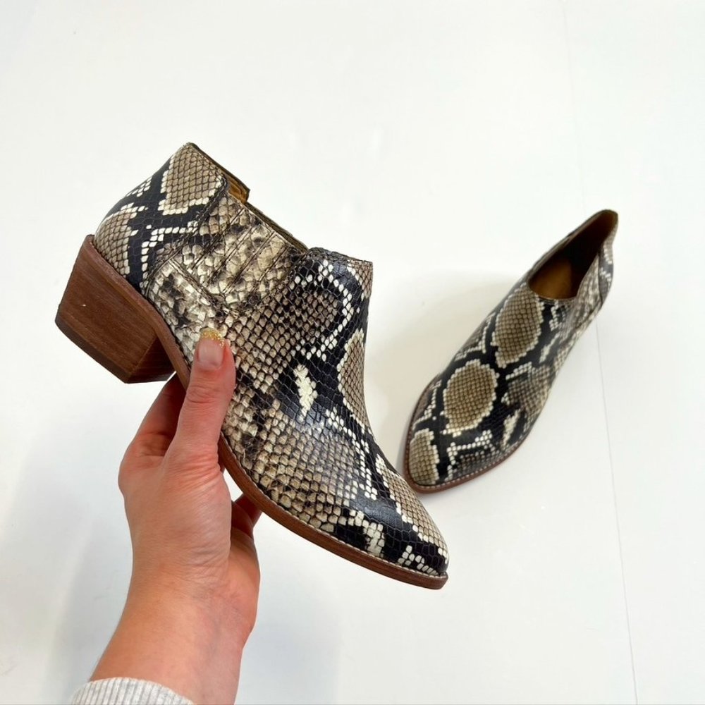 Madewell Low Chelsea Boot in snake embossed leather size 6